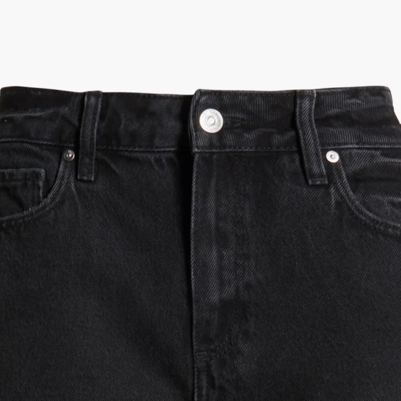 Paige Sammy Raw Hem Cutoff Denim Shorts
PAIGE
Fade to Black Destructed - Picture 6 of 6